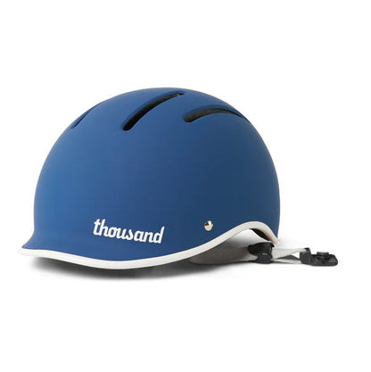 The kids Jr. blue helmet by Thousand.